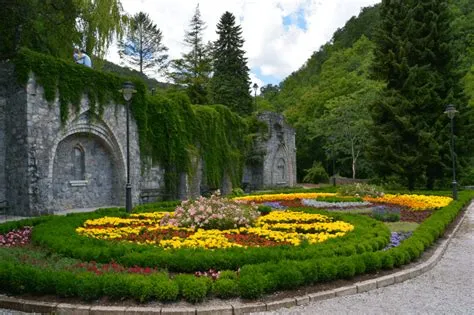  Niebiańskie Ogrody Mudanjiang: Rajskie Zakątki Wzgórza Linjiang