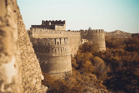  Rohtas Fort: Pomieszczenie Zapachowe Z Potężnymi Murami